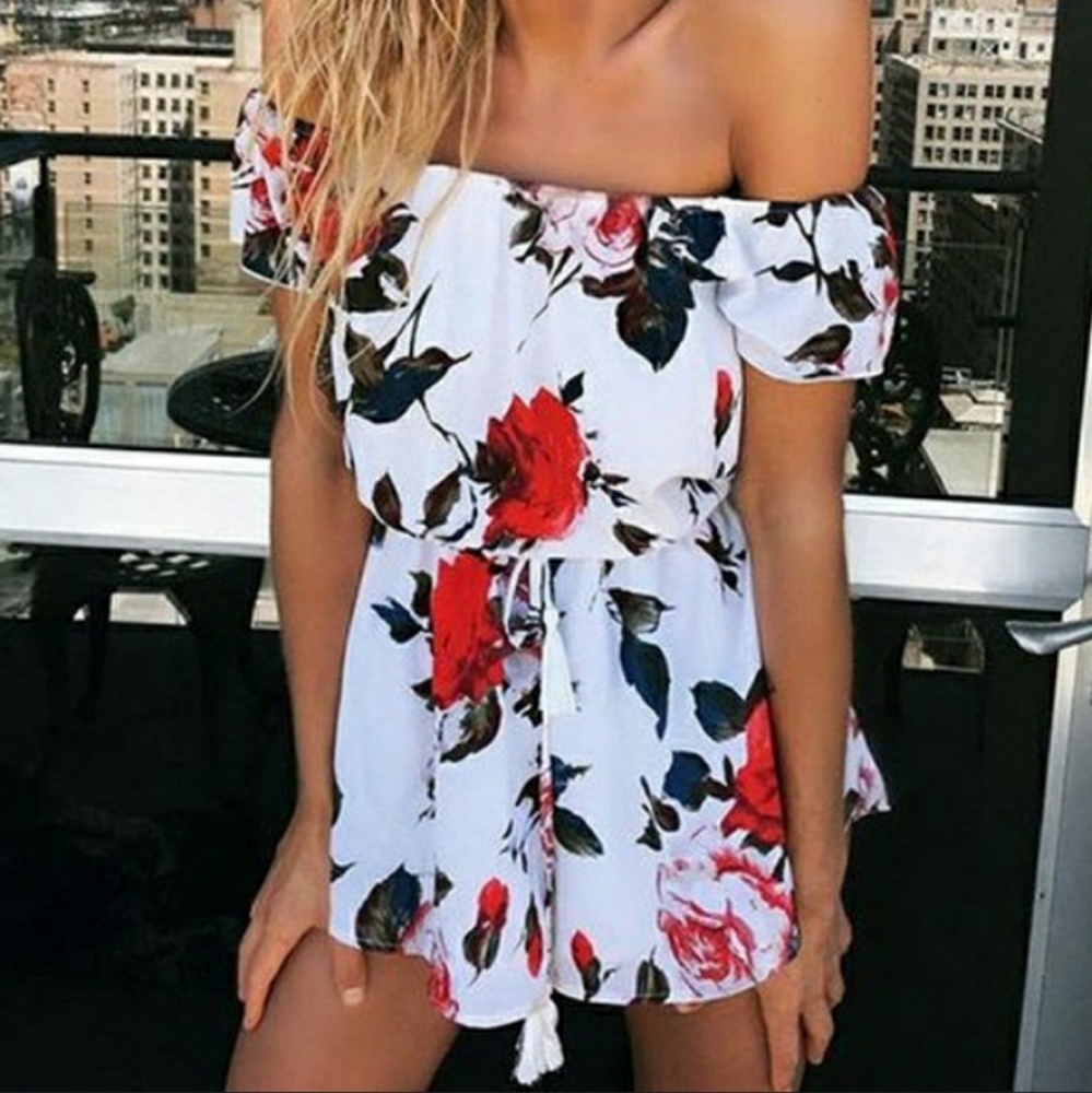 🎉 Beautiful Floral Romper 🌹